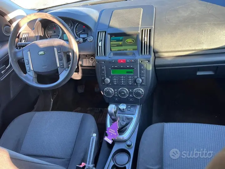Land Rover Freelander 2010 photo 4