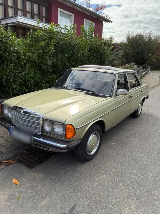 Mercedes-Benz 230E