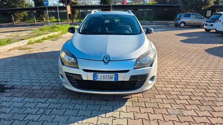 Renault Megane 2011 photo 2