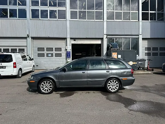 Volvo V40 2002 photo 2