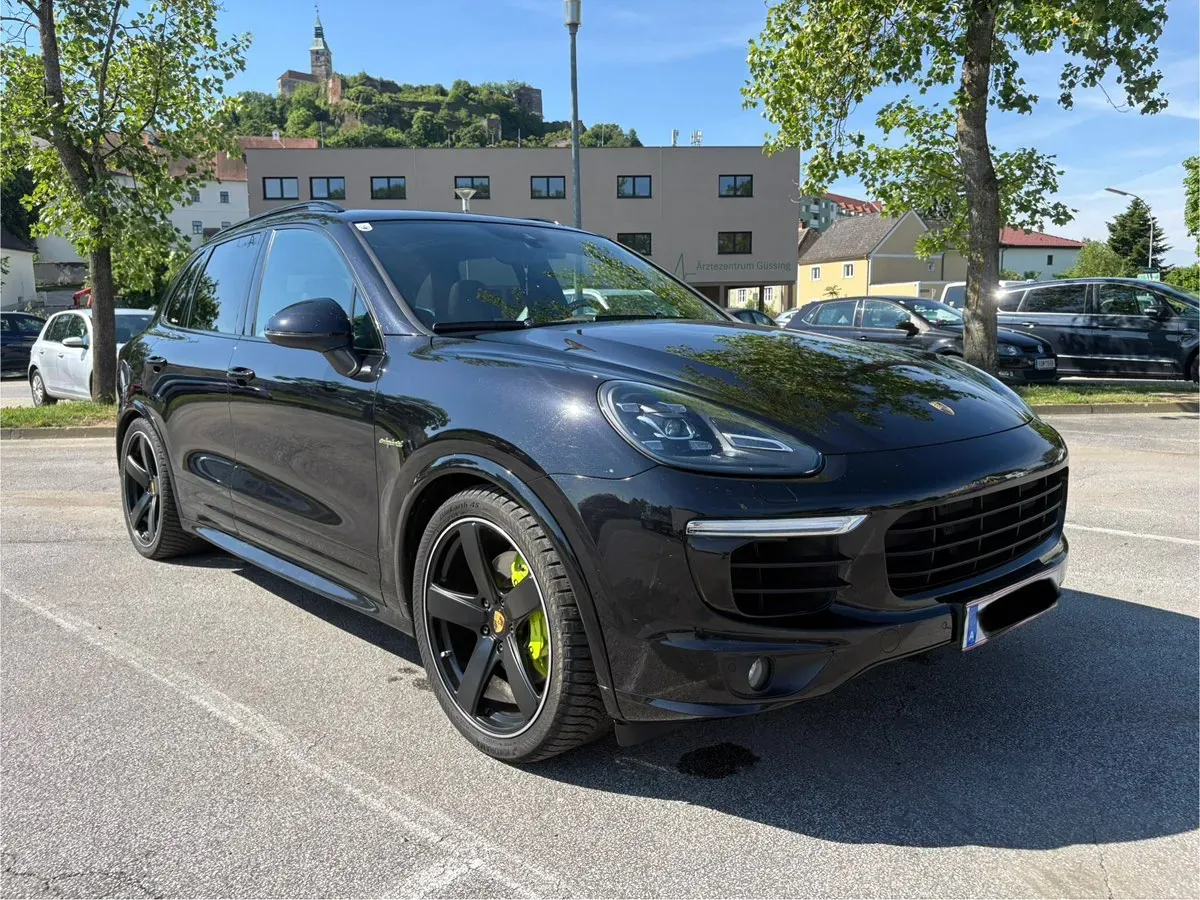 Porsche Cayenne 2015 photo 2