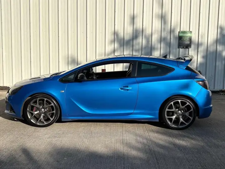 Vauxhall Astra Gtc 2013 photo 4