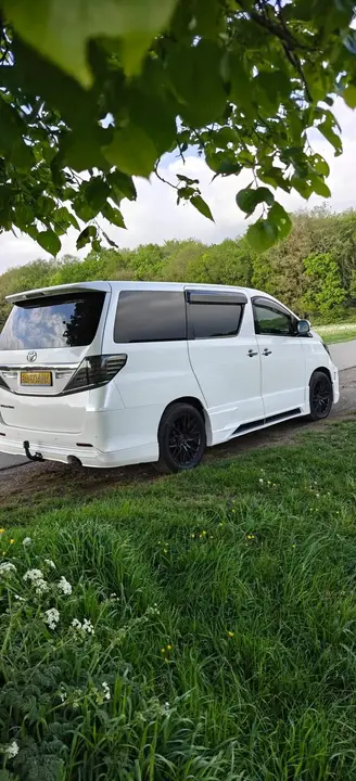 Toyota Vellfire 2012 photo 3