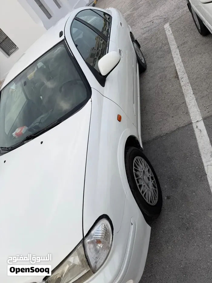 Nissan Sunny 2002 photo 2