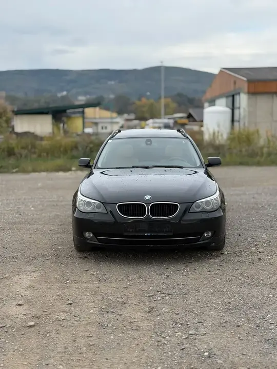 BMW 5 Series 2009 photo 2