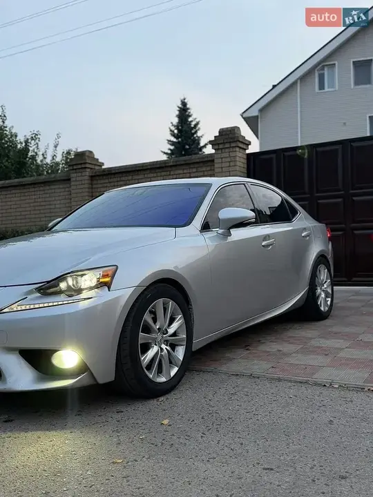 Lexus Is 2013 photo 3