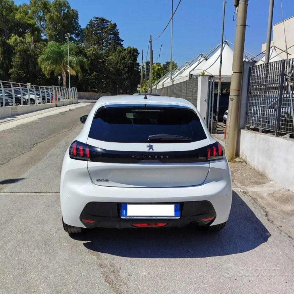 Peugeot 208 2023 photo 3