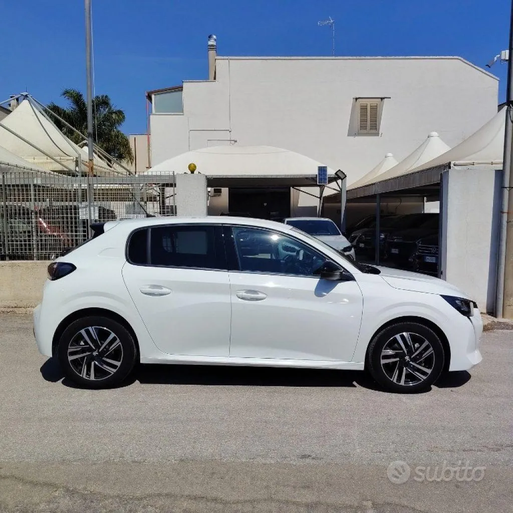 Peugeot 208 2023 photo 2