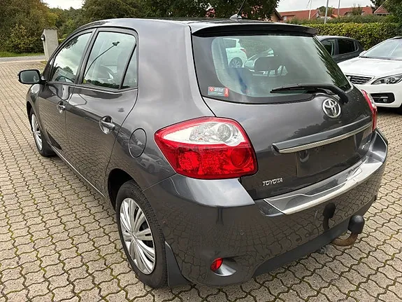 Toyota Auris 2011 photo 4