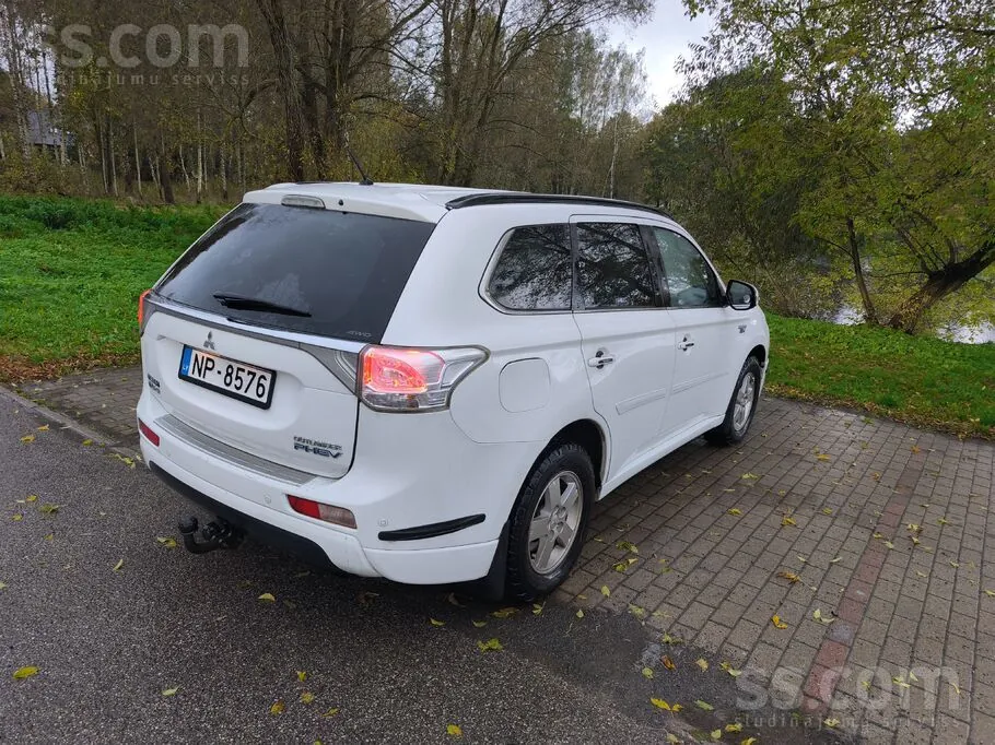 Mitsubishi Outlander 2013 photo 4