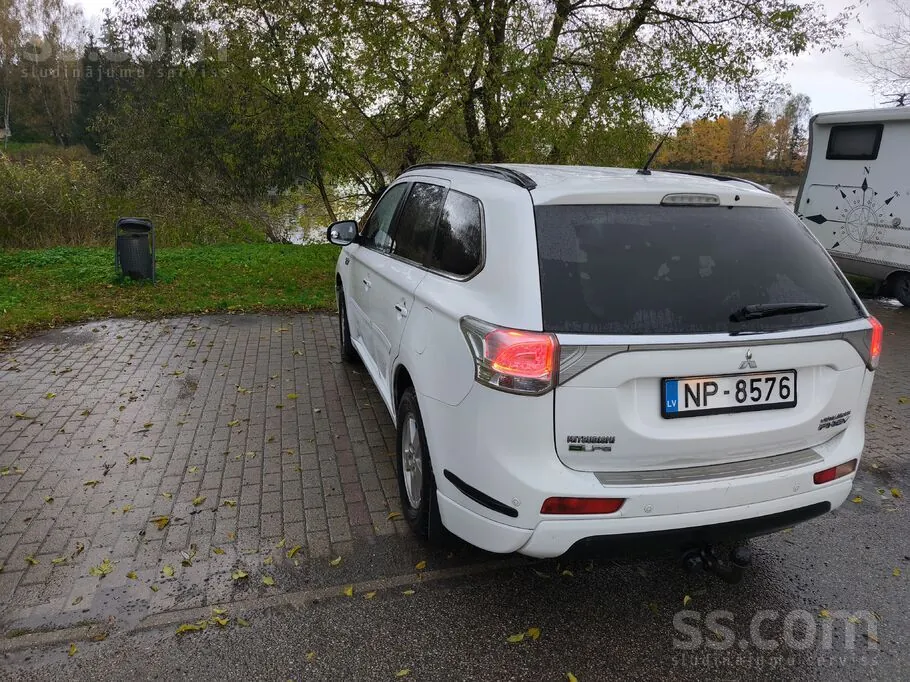 Mitsubishi Outlander 2013 photo 3