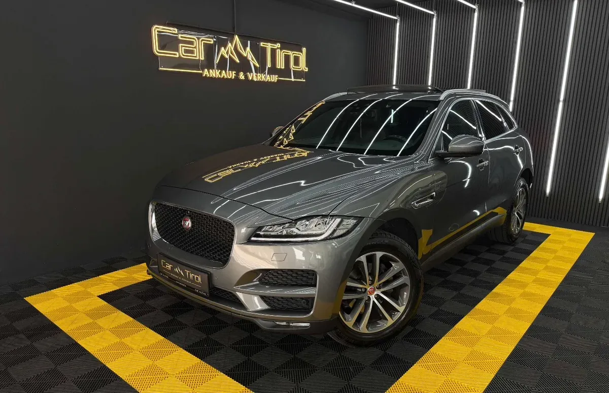 Jaguar F-Pace 2018 photo 2