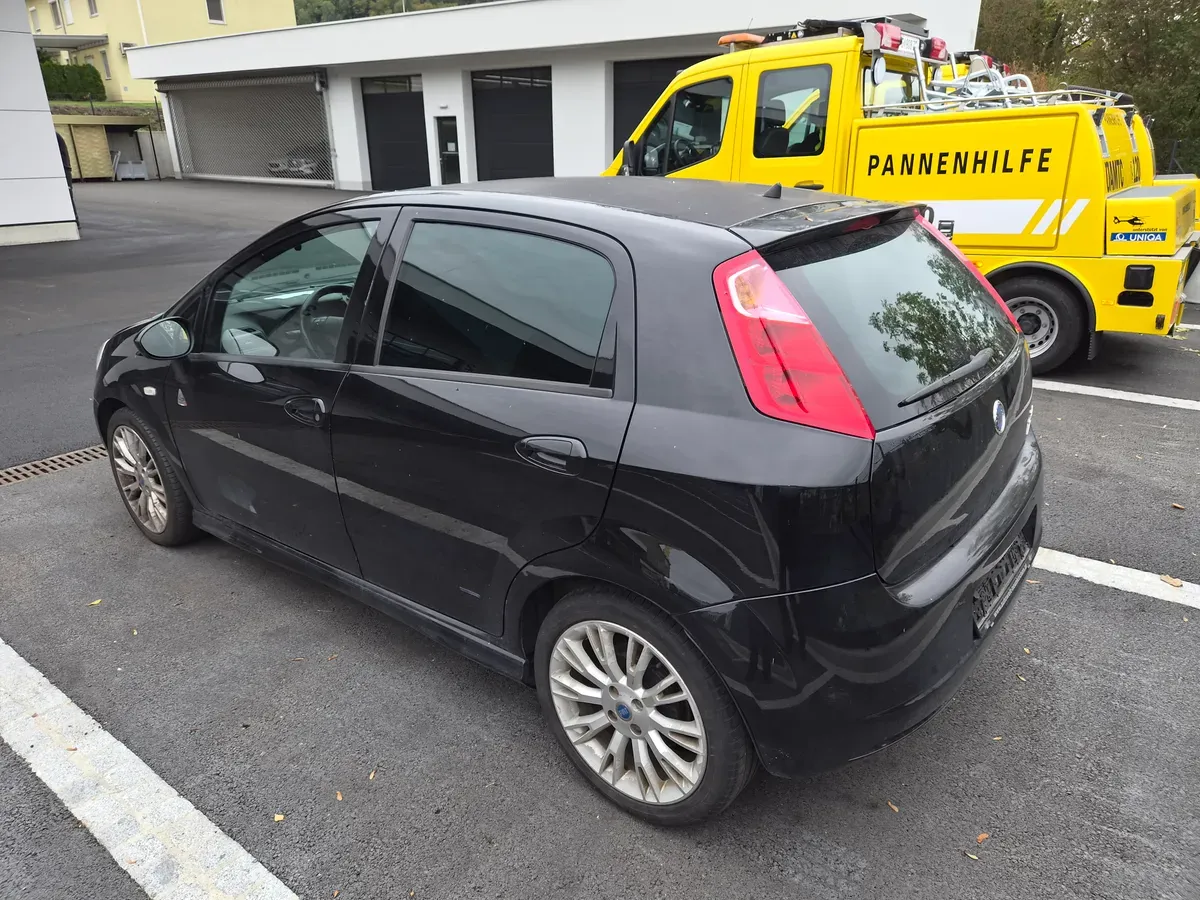 Fiat Grande Punto 2007 photo 2
