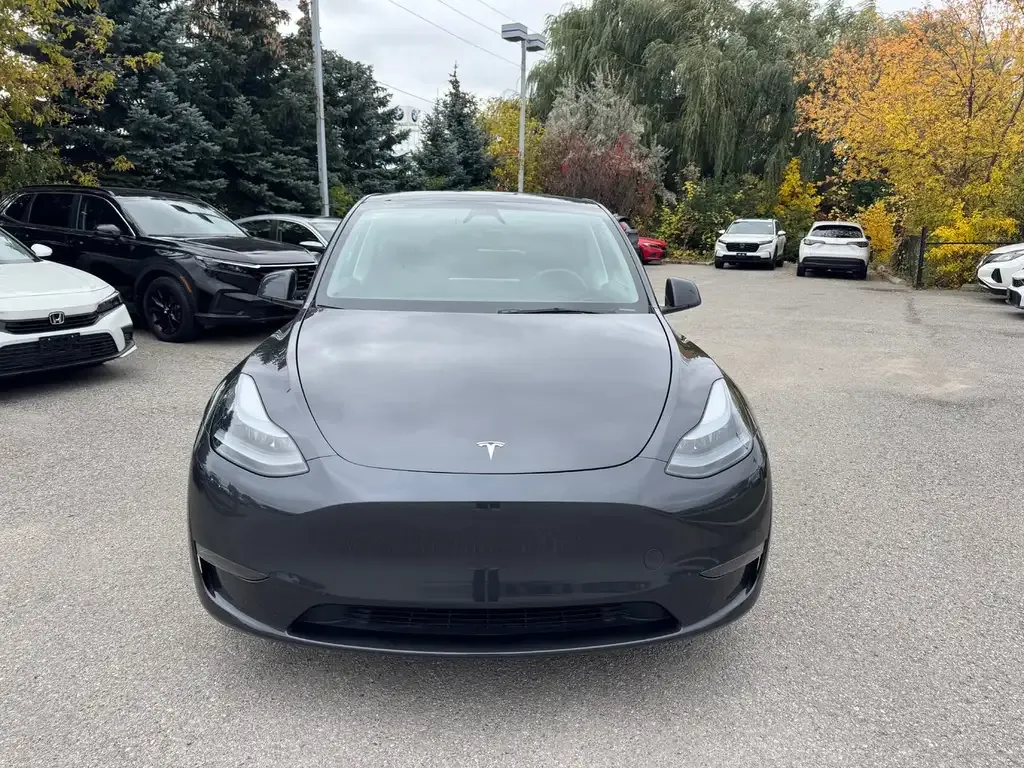 Tesla Model Y 2025 photo 2