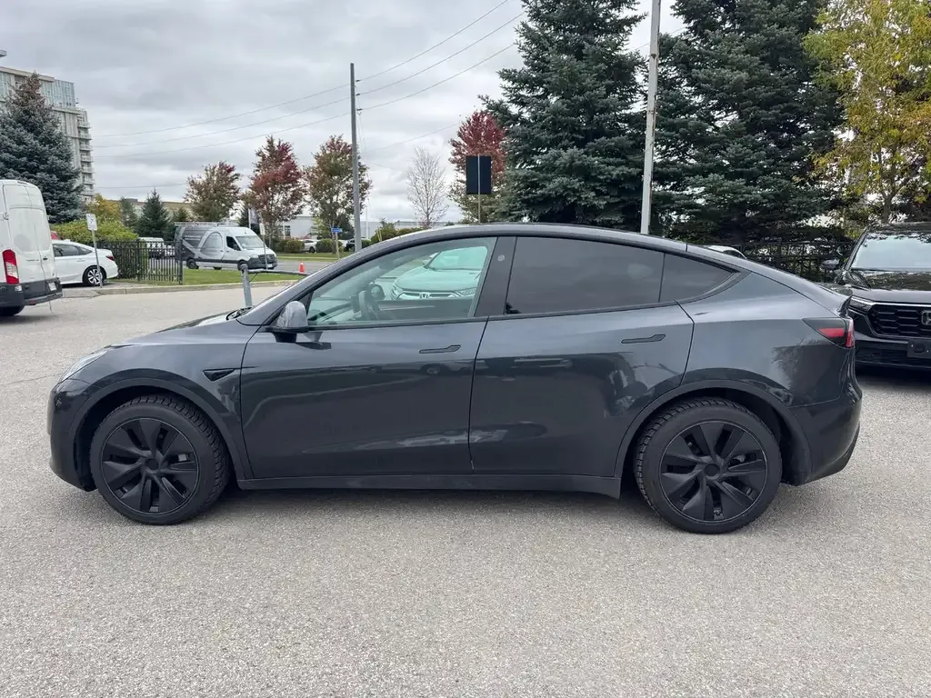 Tesla Model Y 2025 photo 5