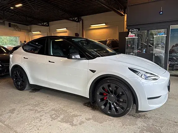 Tesla Model Y 2023 photo 2