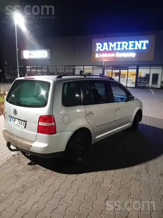 Volkswagen Touran 2003 photo 2