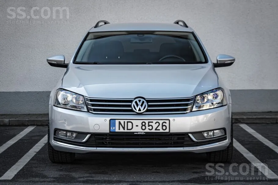 Volkswagen Passat 2011 photo 2