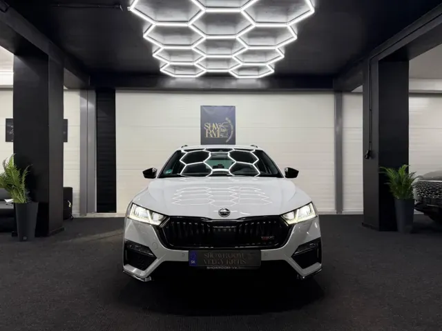 Skoda Octavia Combi 2023 photo 3