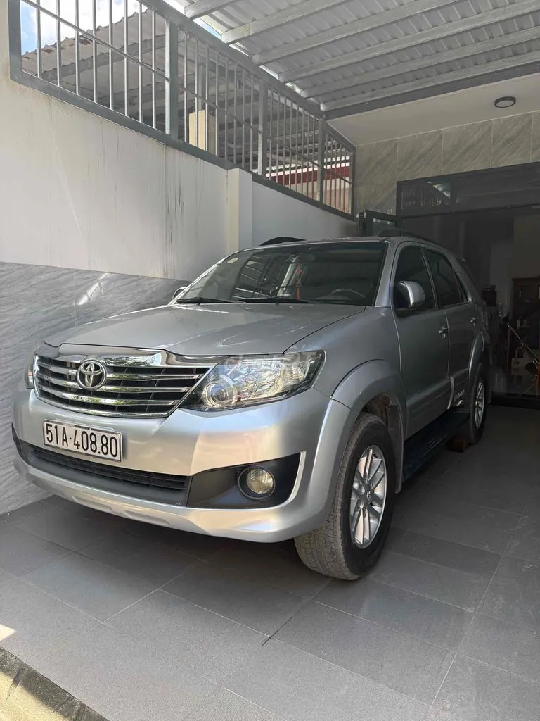 Toyota Fortuner 2012 photo 2
