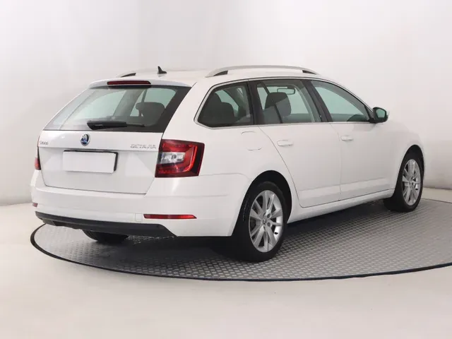 Skoda Octavia Combi 2019 photo 4