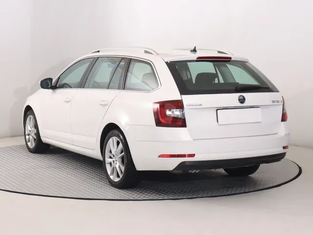 Skoda Octavia Combi 2019 photo 3
