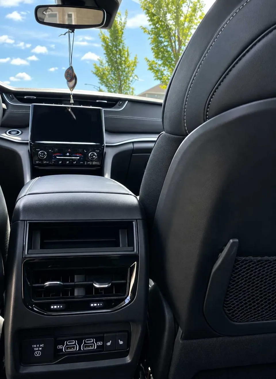 Jeep Grand Cherokee 2023 photo 2