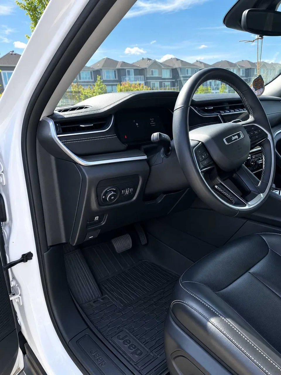 Jeep Grand Cherokee 2023 photo 3