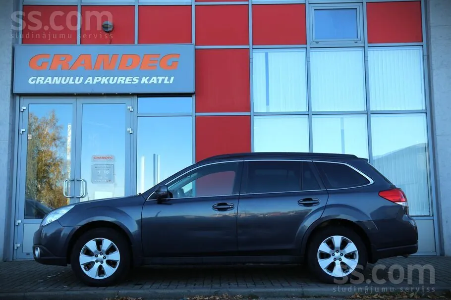 Subaru Legacy 2011 photo 2