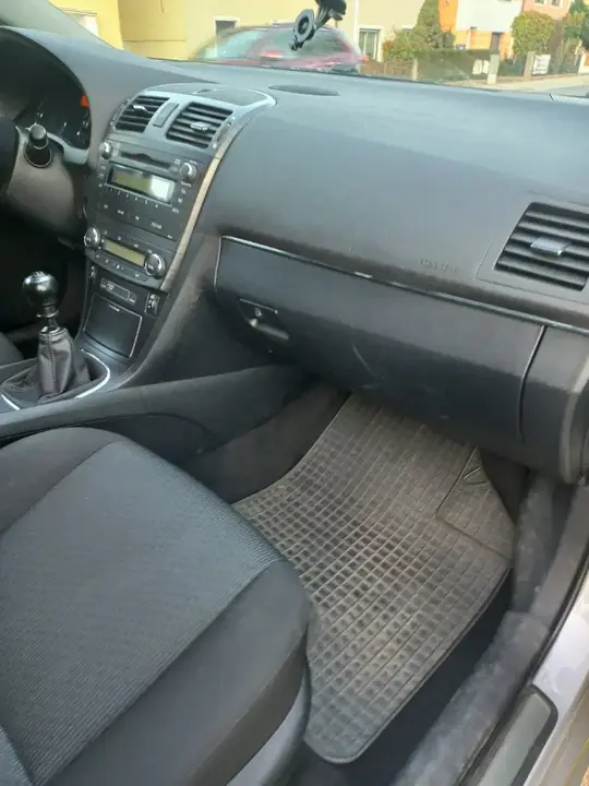 Toyota Avensis 2011 photo 3