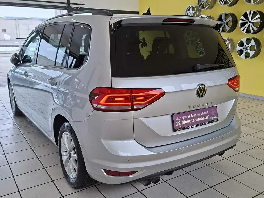 Volkswagen Touran 2021 photo 2