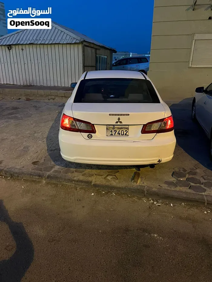 Mitsubishi Galant 2012 photo 2