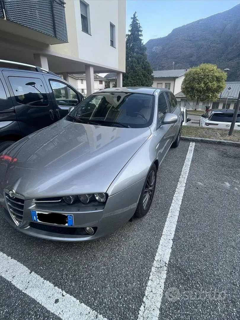 Alfa Romeo 159 2011 photo 2