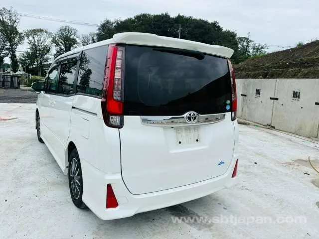 Toyota Noah Si 2016 photo 3
