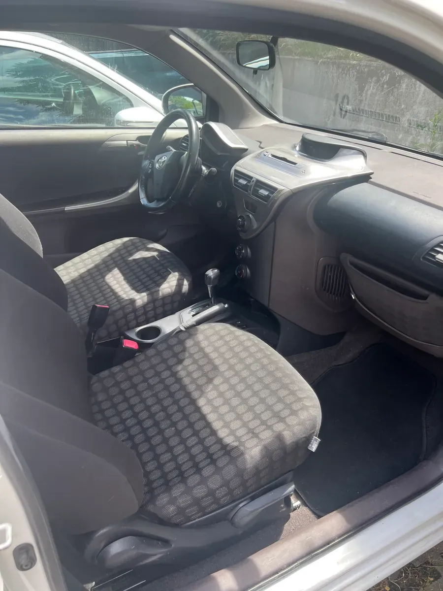 Toyota Iq 2009 photo 3