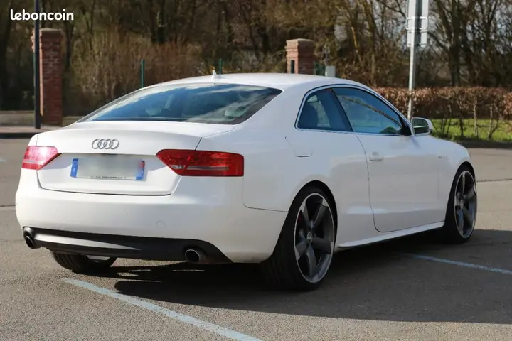 Audi A5 2011 photo 2