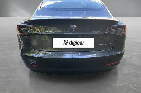 Tesla Model 3 2023 photo 4