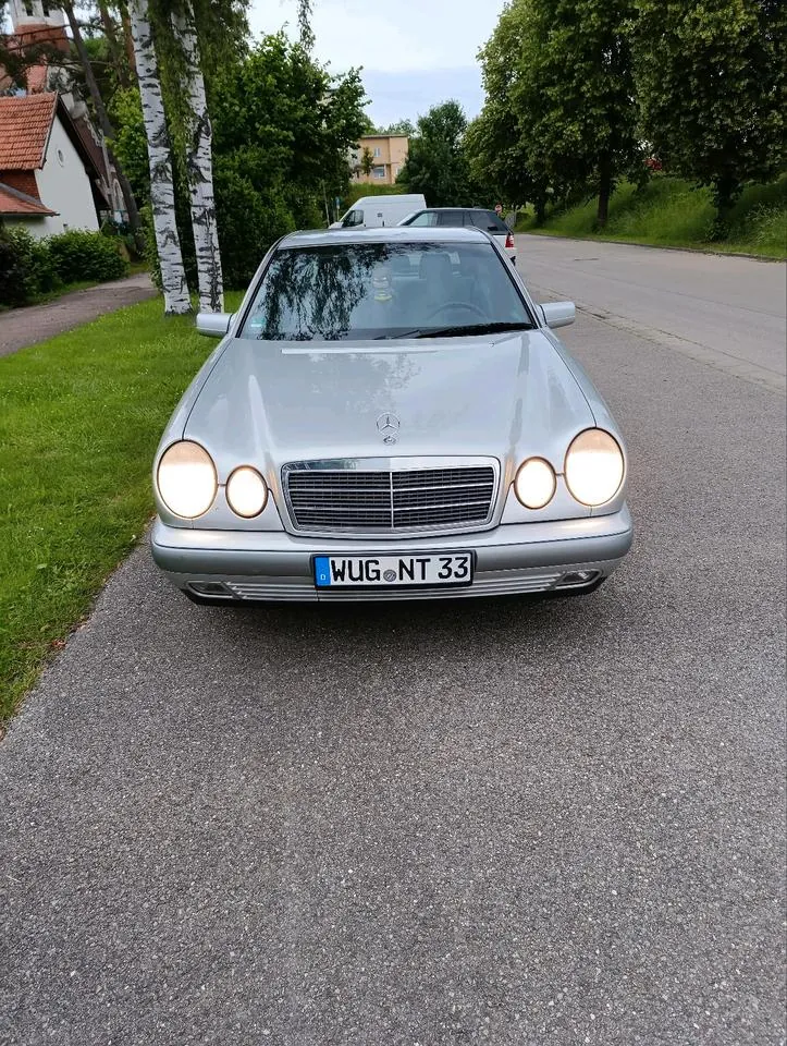Mercedes-Benz W210