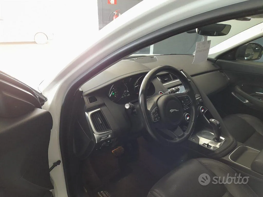 Jaguar E-Pace 2019 photo 5