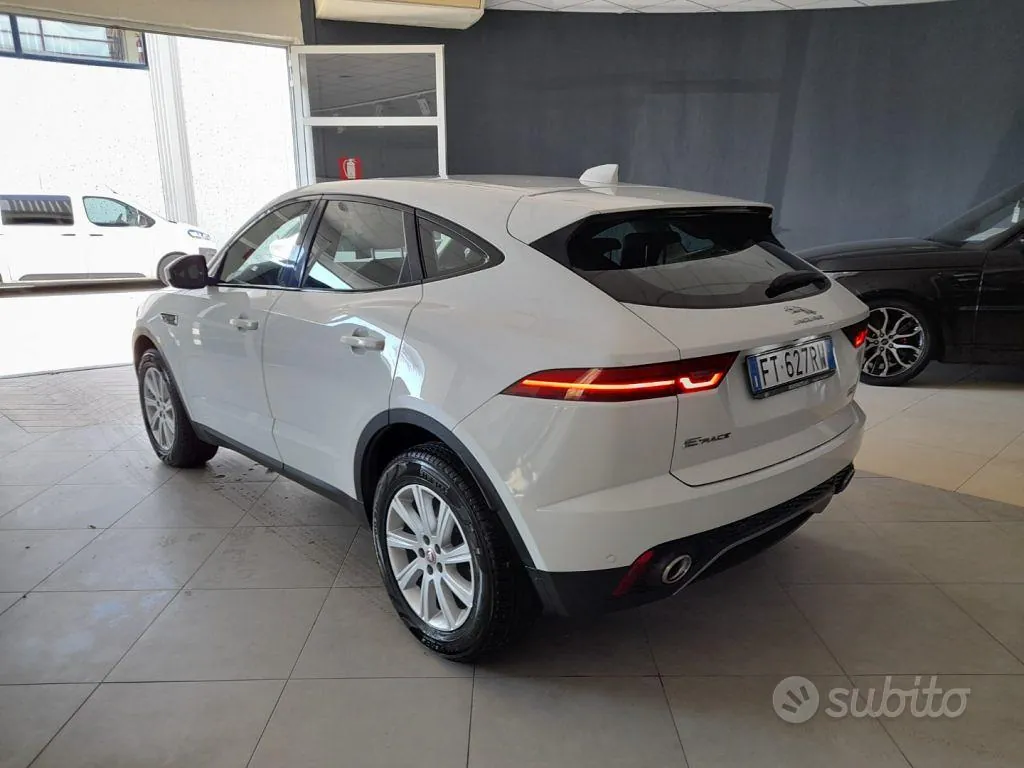 Jaguar E-Pace 2019 photo 4