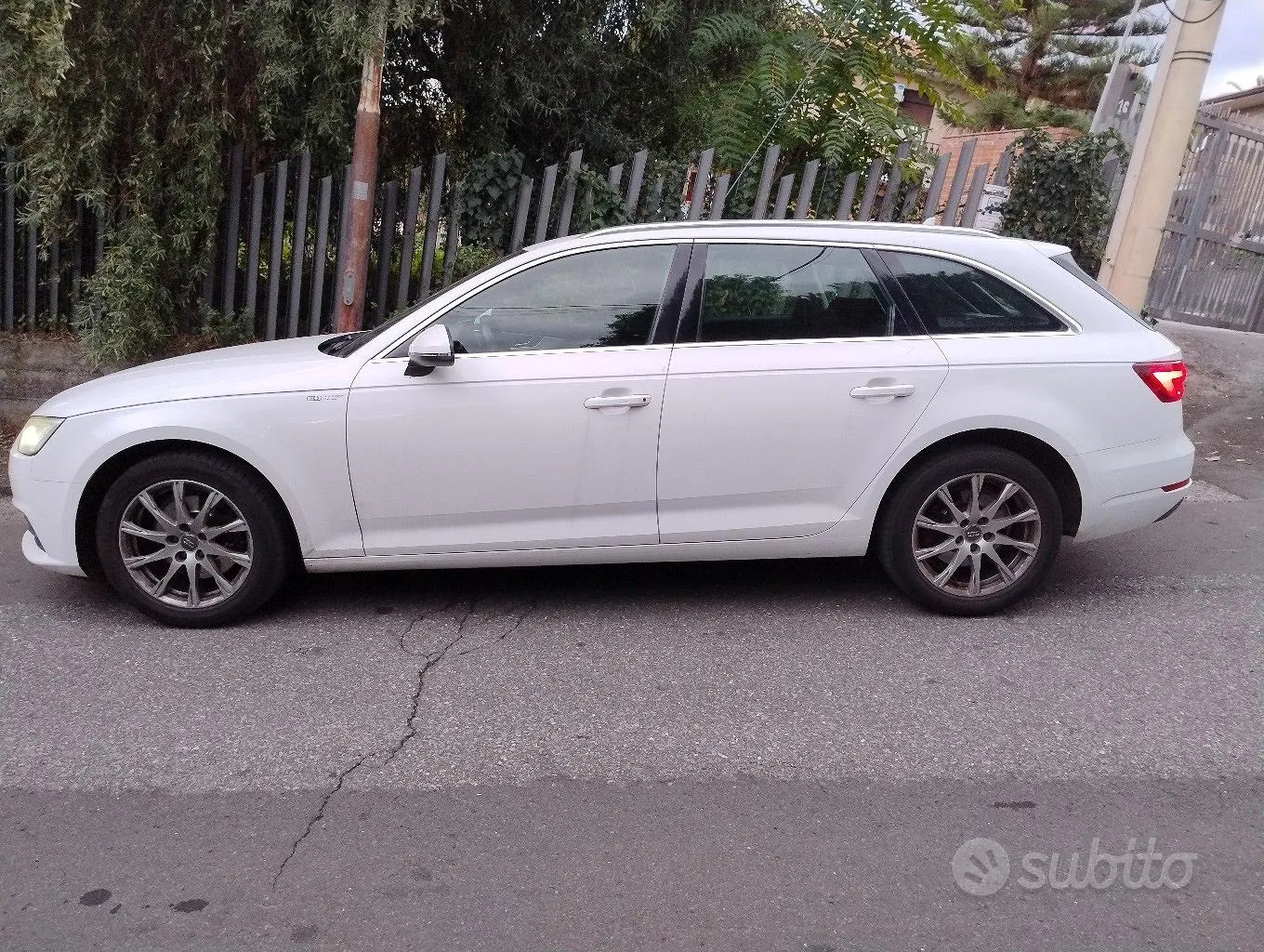 Audi A4 2017 photo 2