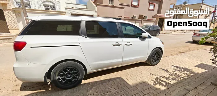 Kia Sedona 2017 photo 5