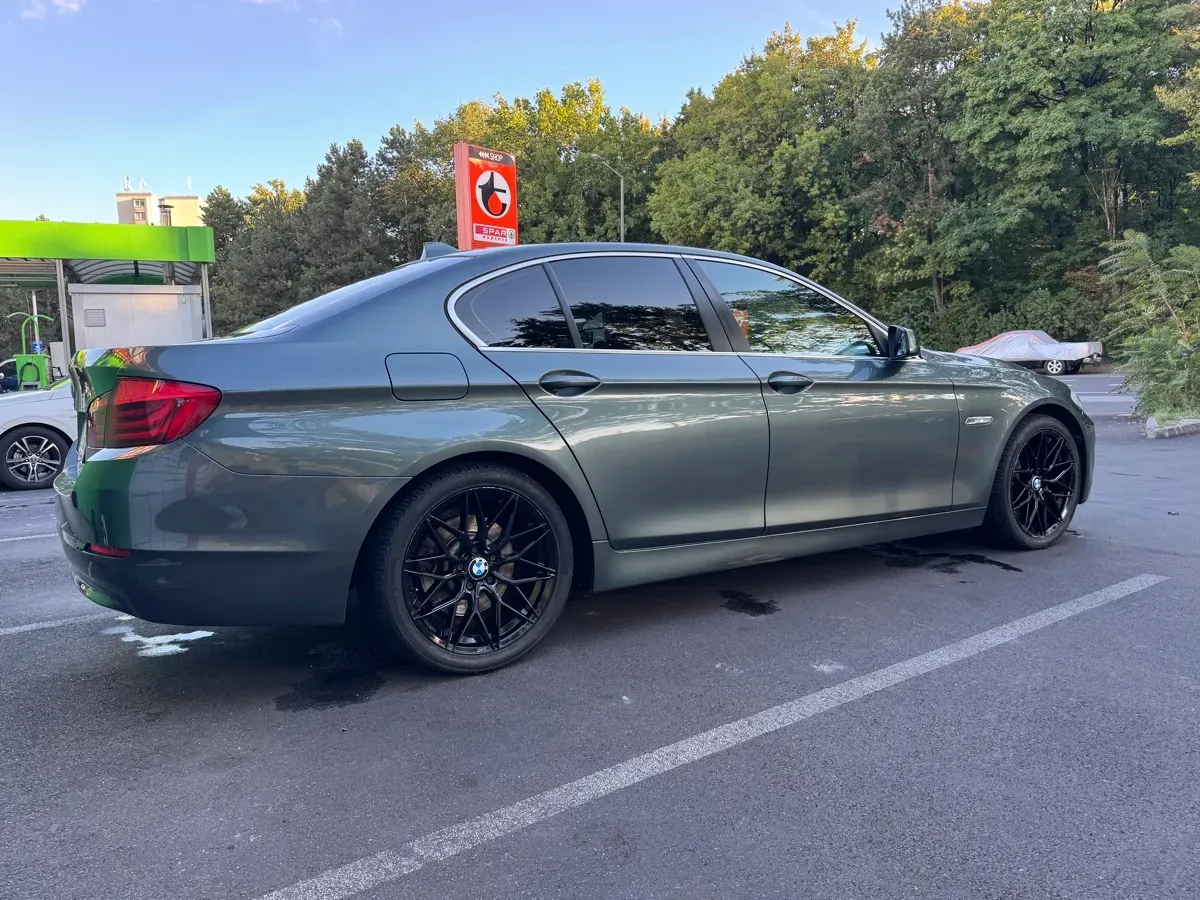 BMW 5 Series 2010 photo 3