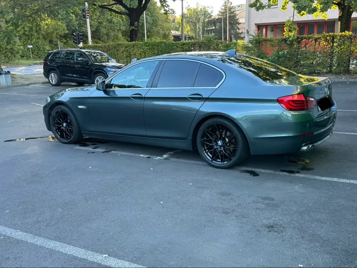 BMW 5 Series 2010 photo 2