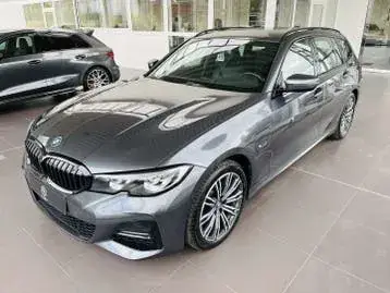BMW 3 Series 2022 photo 2
