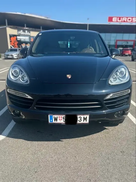 Porsche Cayenne 2012 photo 2