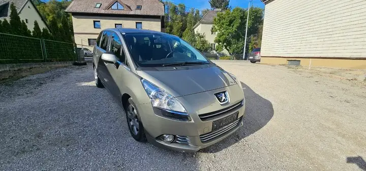 Peugeot 5008 2010 photo 2