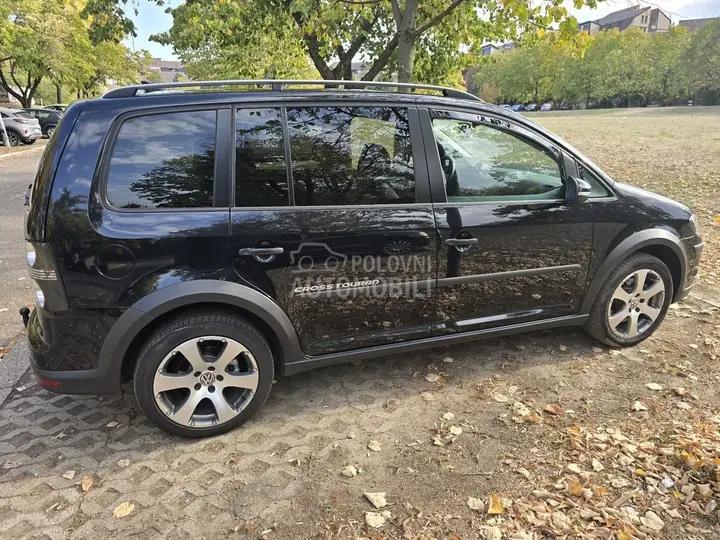 Volkswagen Touran 2010 photo 5