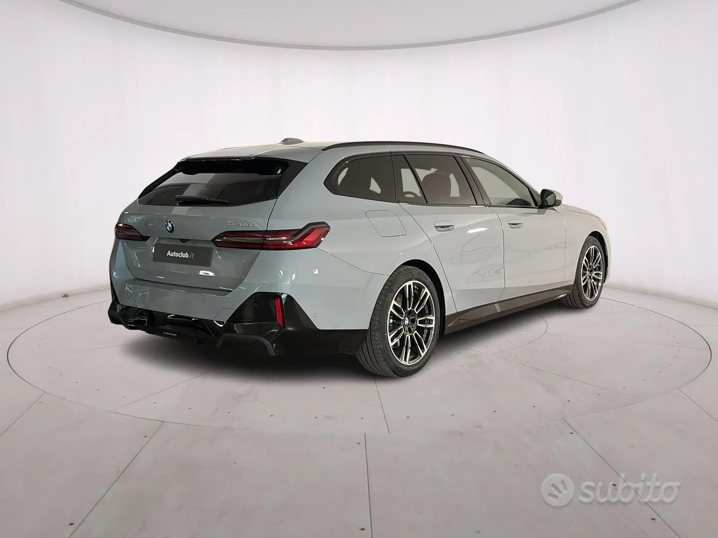 BMW 5 Series 2023 photo 2