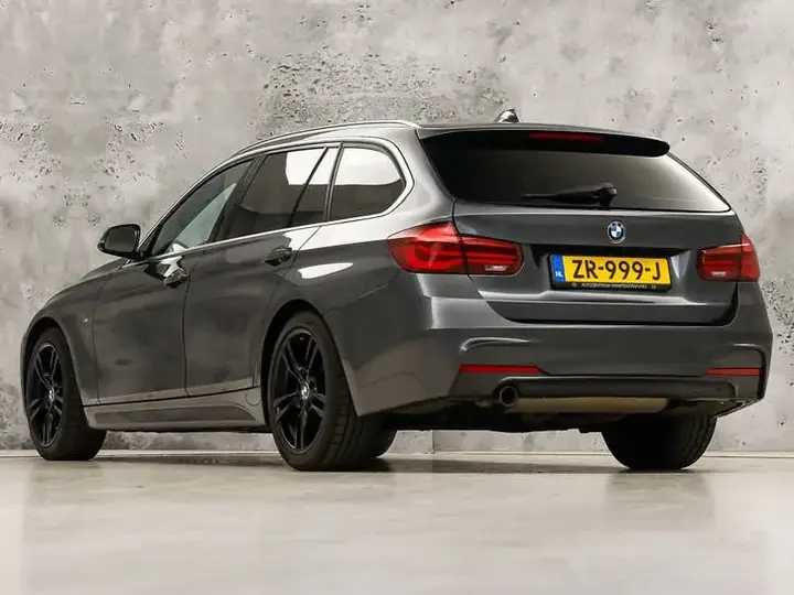 BMW 3 Series 2019 photo 3